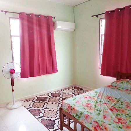 Homestay Wan Z Kuala Terengganu Exterior photo